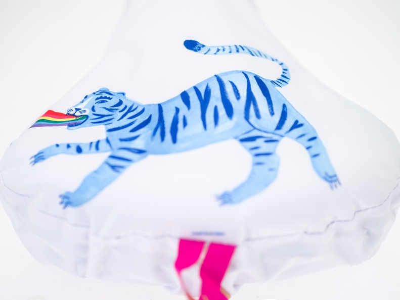 20284 Liix-Saddlecover-Rainbow-Tiger 1