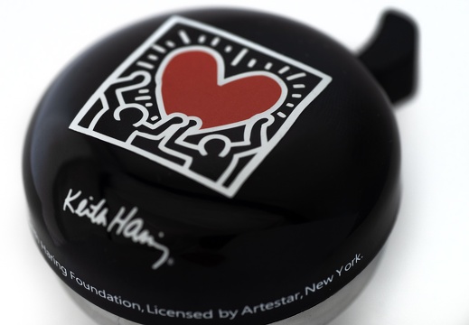 db2504 1 Liix-Design-Bell-Keith-Haring-Love-Party