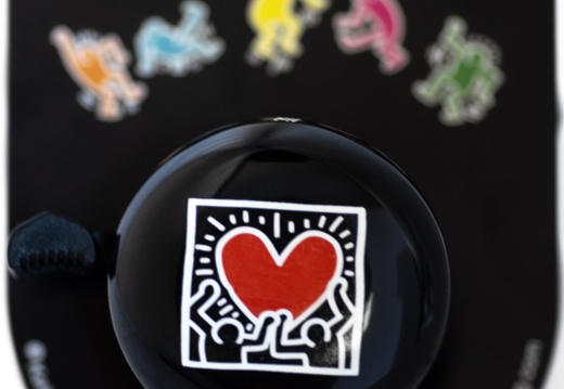 db2504 2 Liix-Design-Bell-Keith-Haring-Love-Party