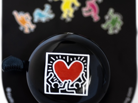 db2504 2 Liix-Design-Bell-Keith-Haring-Love-Party