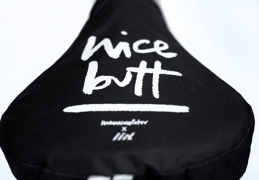 sc2505-Liix-Saddle-Cover-Manamolotov-Nice-butt 1 small